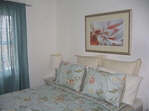 Second Bedroom-Queen Bed