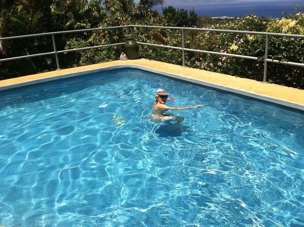 Another relaxing day. One of our guests in paradise. (with permission) 