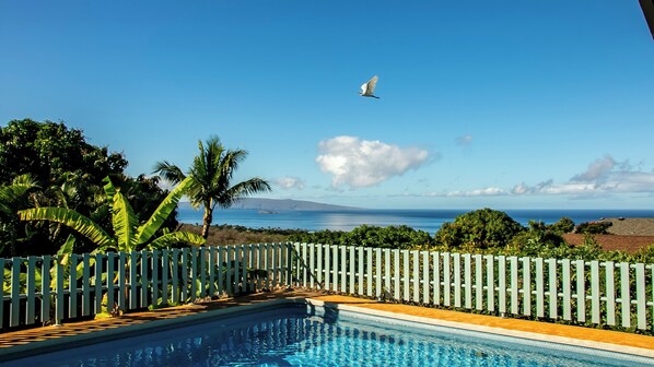 Spectacular view of Molokini crater and the Island of Kaho'olawe.