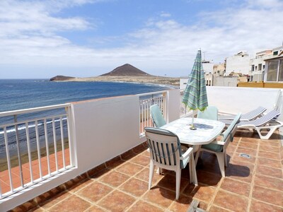 Magnific Beachfront Penthouse in El Medano with wifi