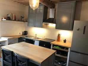 Kitchen with access to the terrace 