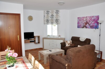 2 Bedroom appartment with terras near the old town(private parking 3 euro/day)