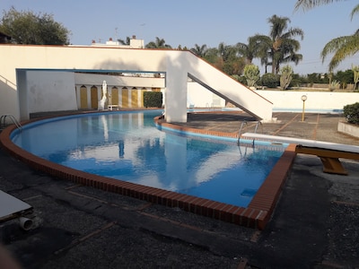 Wohnung in eleganter Residenz auf dem Land mit Schwimmbad