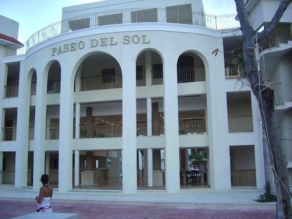 Front Entrance of Paseo Del Sol - Reception