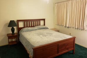 2nd bedroom Queen size bed