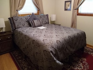 Second Bedroom: Queen Sized Bed