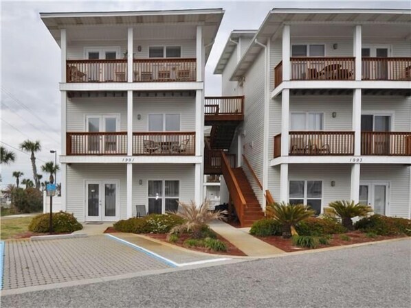 7A bottom floor Handicap parking right in front of door


