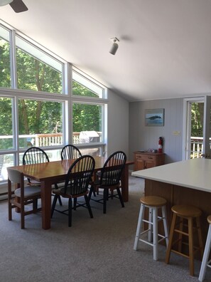 Dining Area-Seats 6
