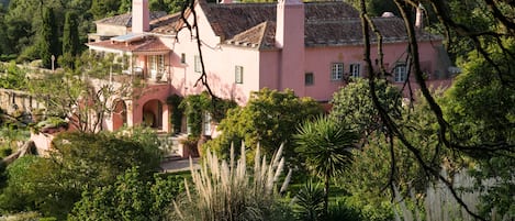 Side view of the Quinta from the fruit tree terraces