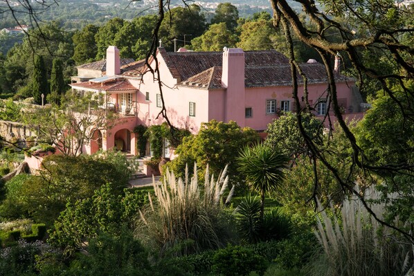 Side view of the Quinta from the fruit tree terraces