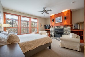 Master Bedroom with King Sized bed (with Ensuite View) #1