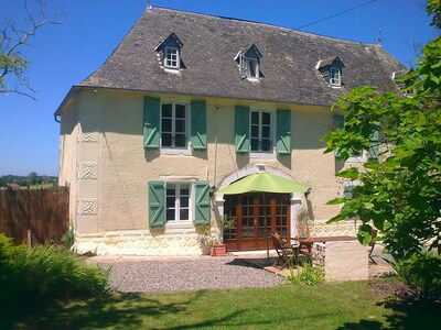 Les Vieux Chenes -18th century house With Mountain Views & Large Pool
