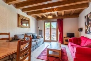 Sitting Room with Balcony 