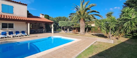 Villa Failte Argeles Sur Mer - sun all day, summer kitchen and trees for shade