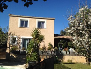 Maison vue de la piscine