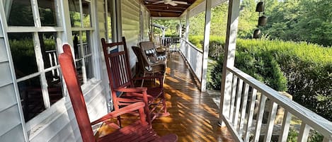 Porch w/seating for 6 you can hear the creek while out here relaxing