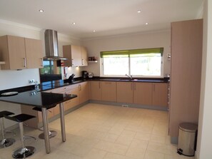 Luxury fitted kitchen with granite work tops.