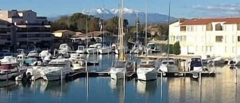 The Residence, marina and Canigou