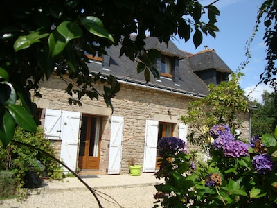 Cottage with HEATED  INDOOR POOL / SPA facilities Langonnet  Morbihan ,Brittany