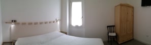 Josso ddouble room with a/c, private modern bathroom (1st floor) and window