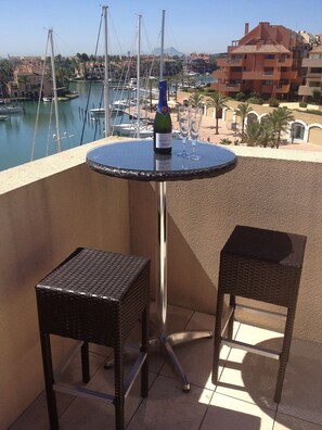 Bar table