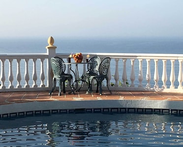 Amazing villa with panoramic sea views close to the sea