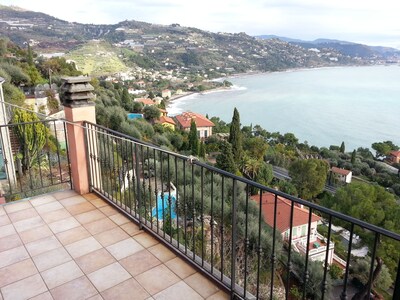 FAMILY HOUSE SEA 10 MINUTES A FOOT OF BEACHES