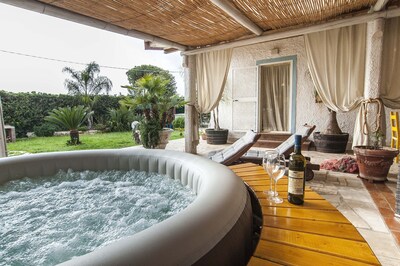 Exklusive Villa mit Pool, einen Whirlpool & GARTEN. *** Free WIFI ***