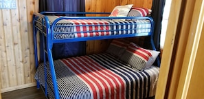 Bunk Bedroom-can sleep 3