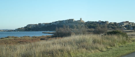 arrivée sur le village de Bages