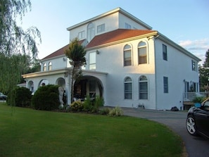 A view of the right side.