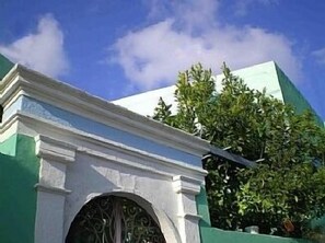 VILLA MOURIA gate and lemontree