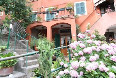 Nice apartment, private entrance, just minutes from Portovenere