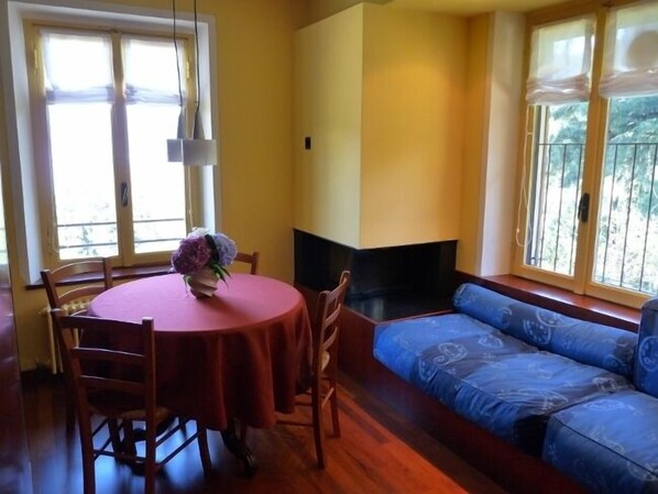 Kitchen/diner/living room with full HD LCD TV, HI-FI system, sofa, table, chairs