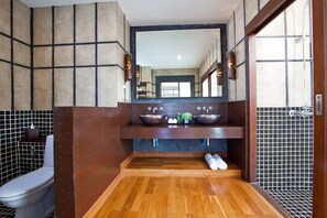 En-suite bathroom