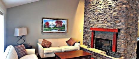 LIVING ROOM WITH GAS FIREPLACE