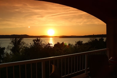 Fabulous Patio View Overlooking The Main Channel Of Table Rock Lake