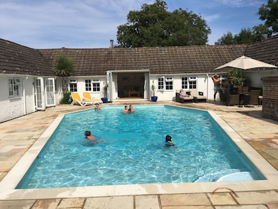 Luxury 5 Star Cottage Near Brighton With Private Pool and games room