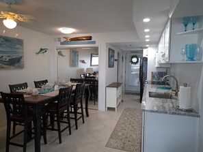 dining area, kitchen