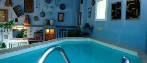 piscine intérieur chauffée
