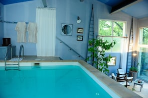 piscine intérieur chauffée
sur solarium intérieur