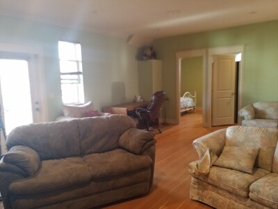 Newer 5 bedroom house less than half a block from lake, sleep 10 to 12