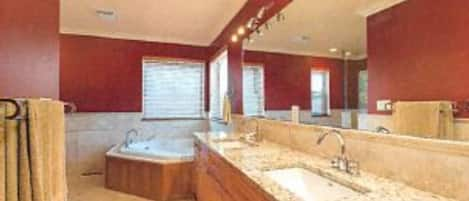 ensuite jacuzzi tub