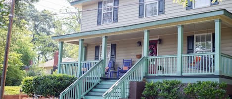 Live like a local in this 6 bedroom vacation house in downtown Greenville SC