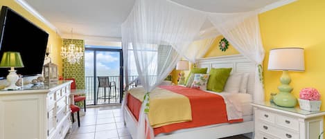 Beautiful canopy king-sized bed overlooking the ocean!