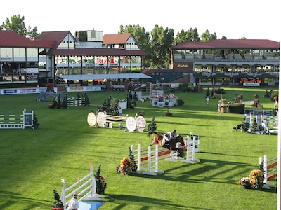 Quaint Country Carriage House Close to Calgary and Spruce Meadows Esquestrian