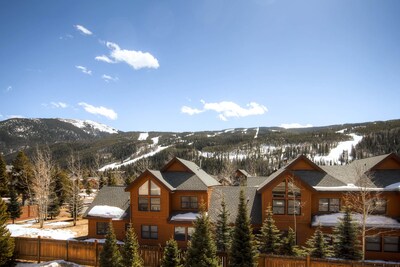 3 BR/3 BA; Walk to Lifts; Great View of the Slopes from 2 Balconies 