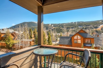 3 BR/3 BA; Walk to Lifts; Great View of the Slopes from 2 Balconies 