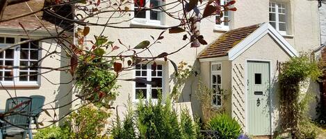 Rockford Lodge, an extremely cosy and spacious cottage for 6 people.