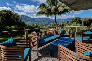 Front Lanai Lounging at it's best